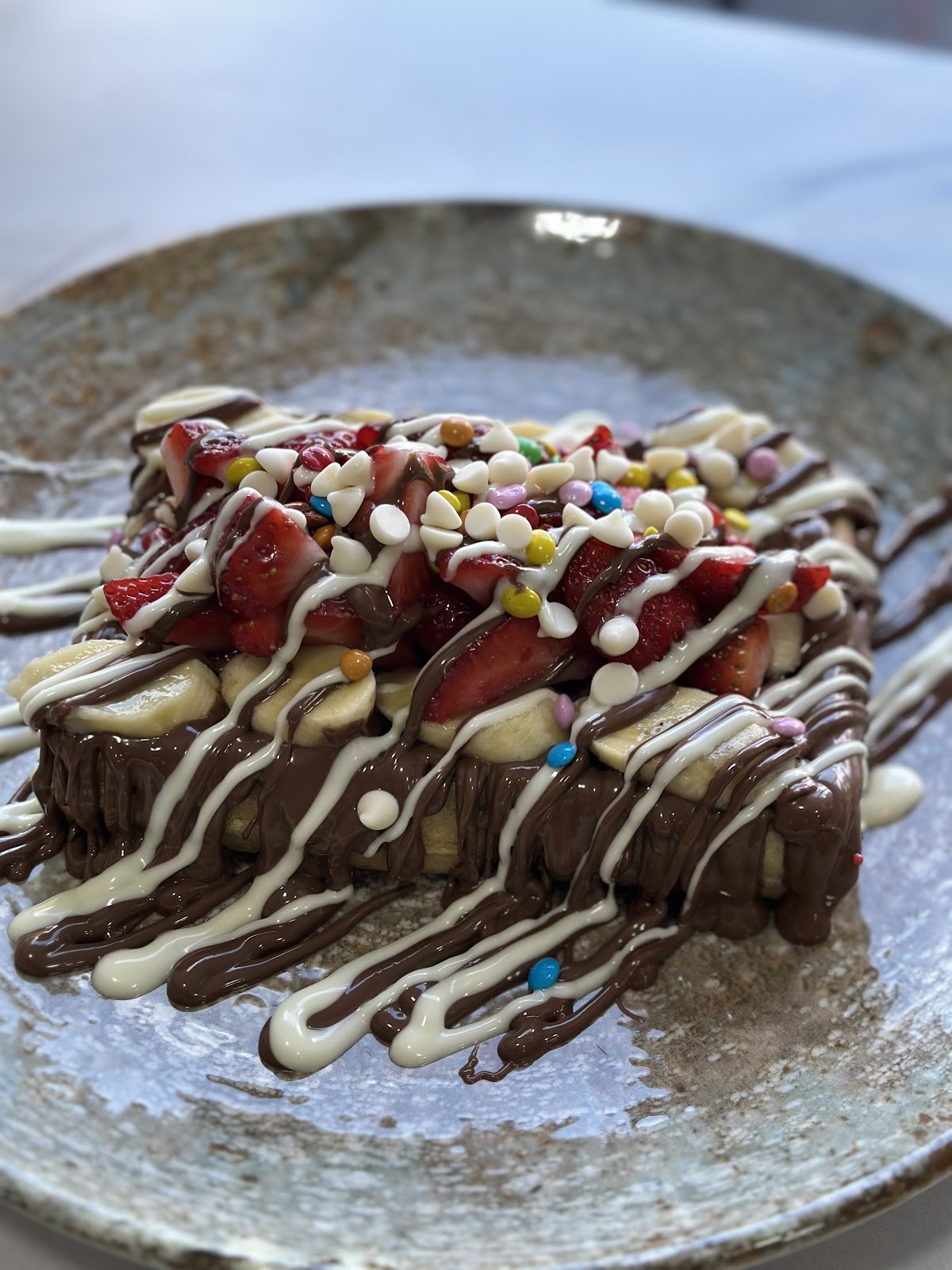 Meyveli ve çikolatalı waffle